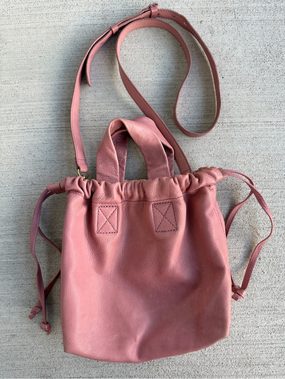 Madewell Leather Drawstring Bucket Bag in a beautiful dusty pink shade.